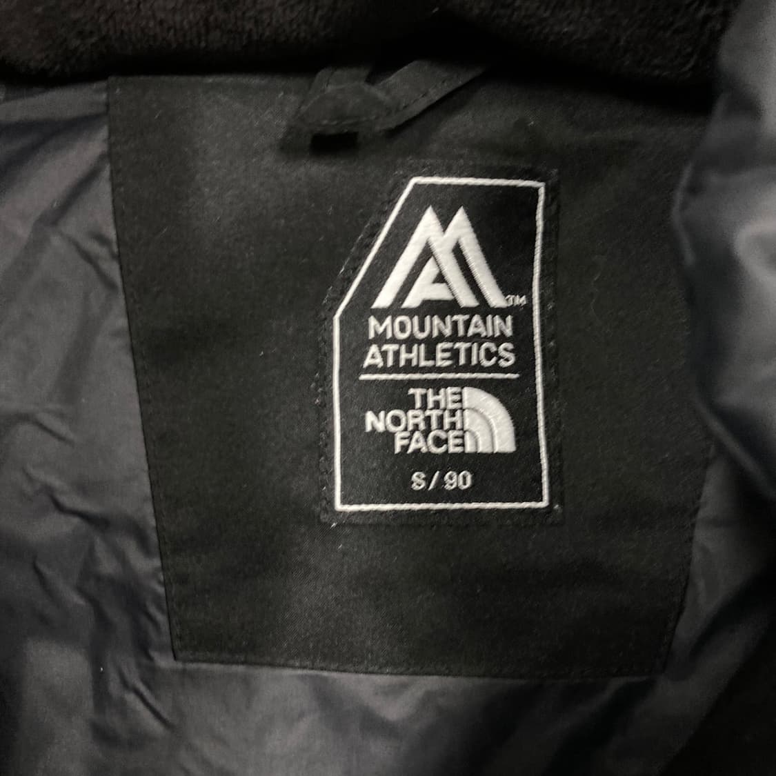 노스페이스 블랙 컬러 스몰 로고 롱패딩 상품이미지4