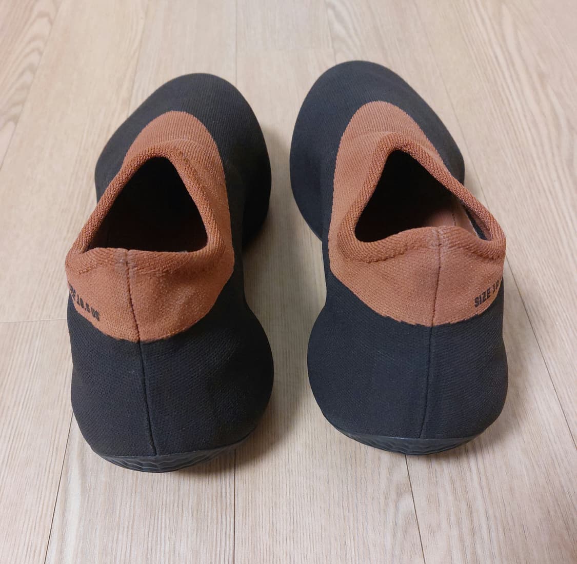 285)아디다스 이지 니트 러너 스톤 카본 상품이미지3