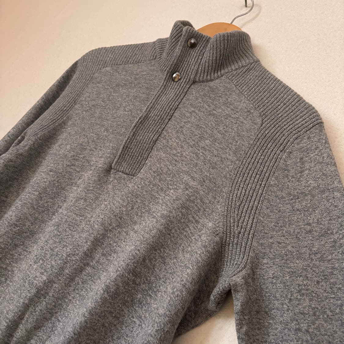 바나나 리퍼블릭 M 쿼터 집업 니트 그레이 입체적인 패턴  상품이미지3