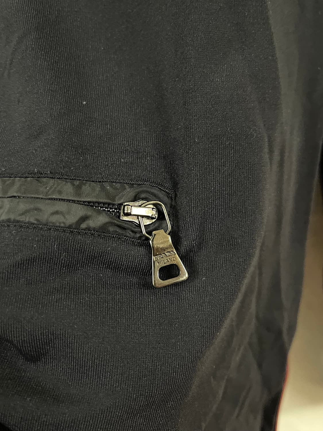 프라다 스포츠 백포켓 폴라넥 롱슬리브 상품이미지6