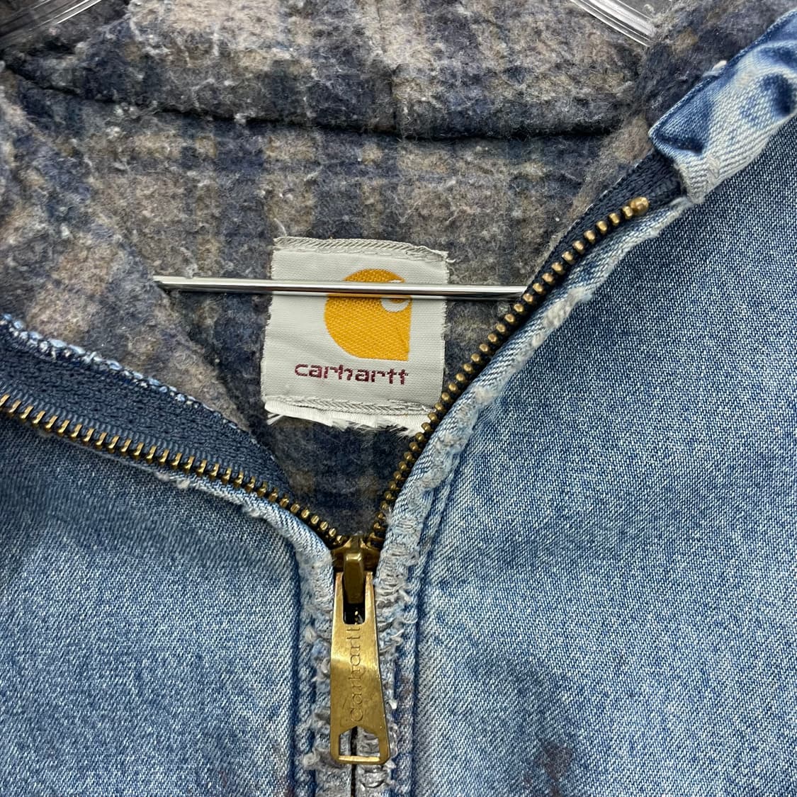 칼하트 OG 디스트레스드 데님 액티브 후드 워크자켓 상품이미지5