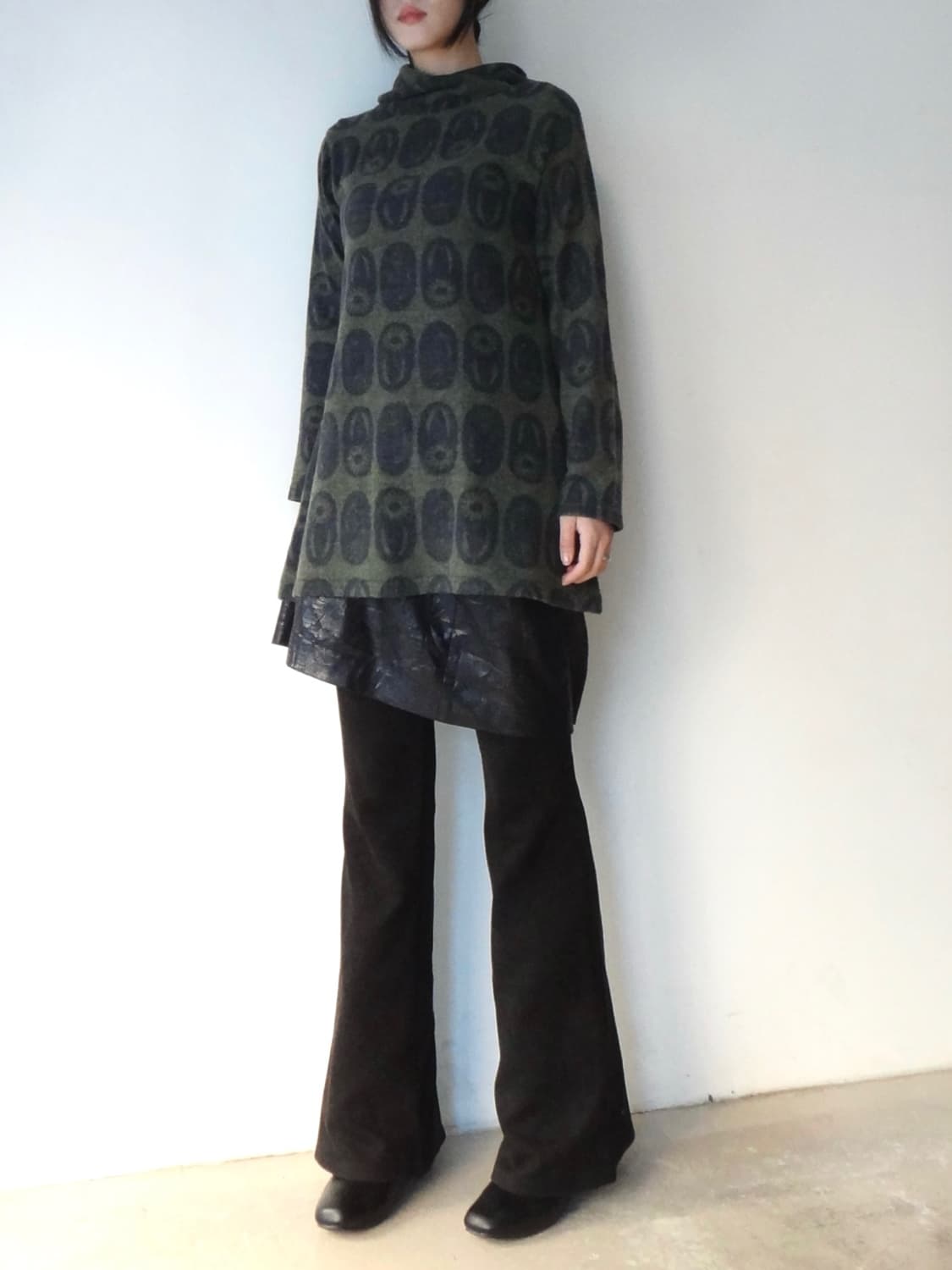 Ancient pattern neck detail top  상품이미지6