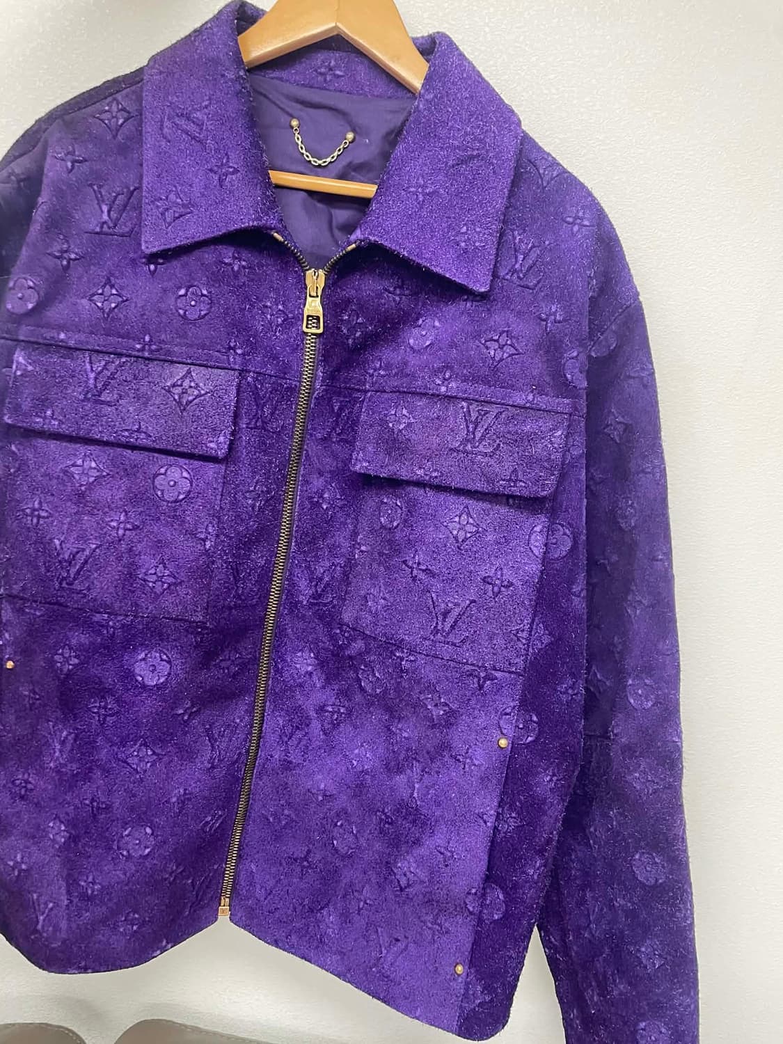 루이비통 모노그램 엠보스드 스웨이드 자켓 상품이미지4