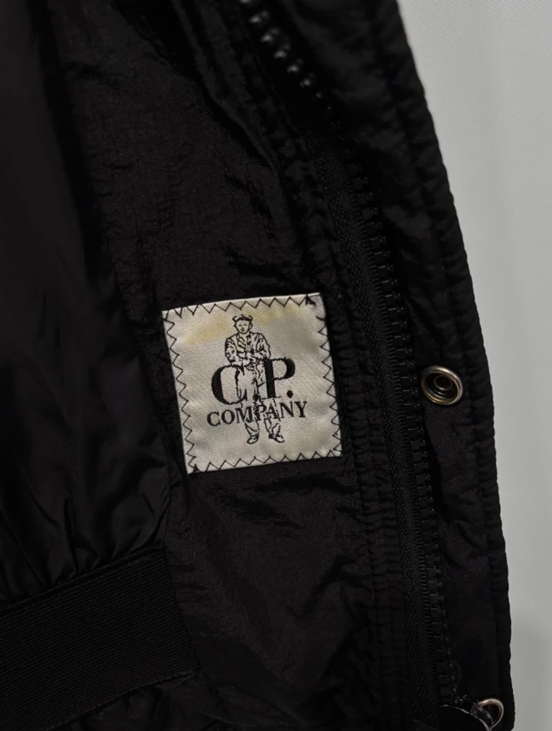 CP컴퍼니 고글 패딩 베스트 블랙 L 상품이미지7