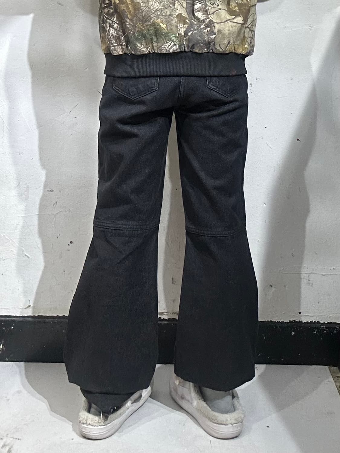 마뗑킴 흑청 로우햄 하이웨스트 부츠컷 데님 팬츠 청바지  상품이미지3