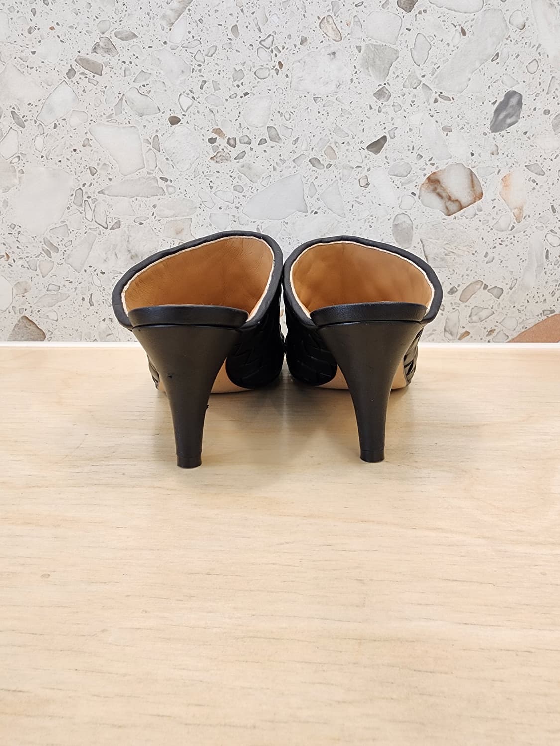 보테가베네타 인트레치아토 가죽 뮬 샌들 블랙 36 상품이미지3