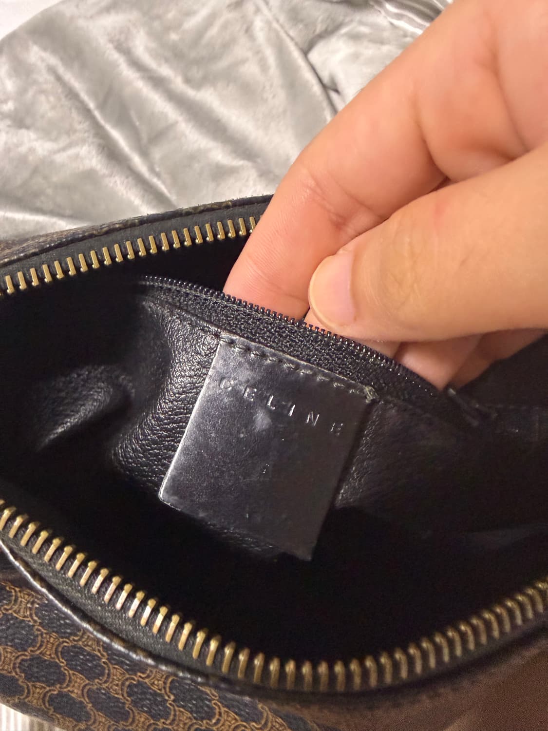 셀린느 정품 마카담 크로스백 상품이미지3