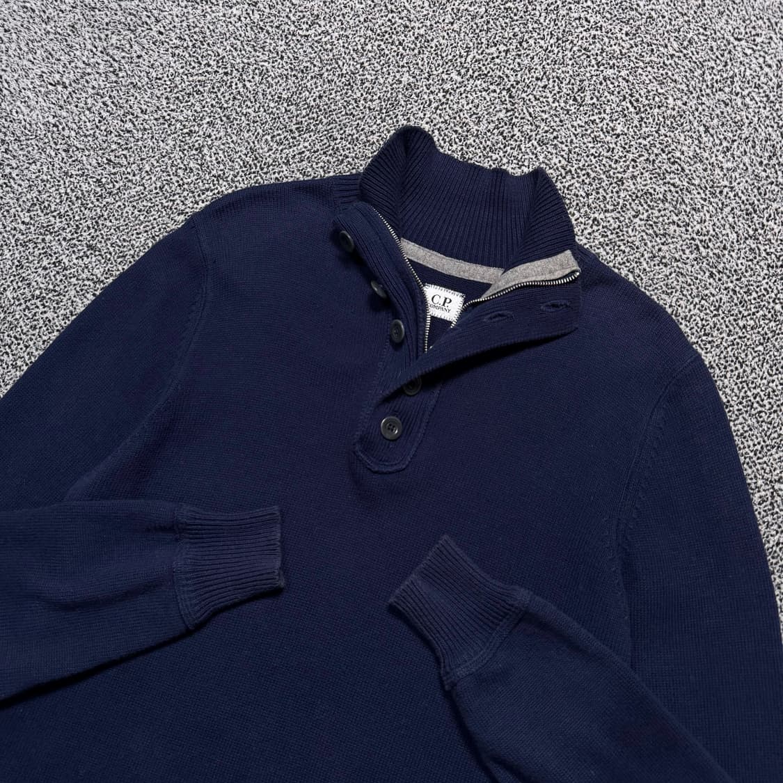 Name : C.P.컴퍼니 각인버튼 네이비컬러 반집업 니트 :)  상품이미지2