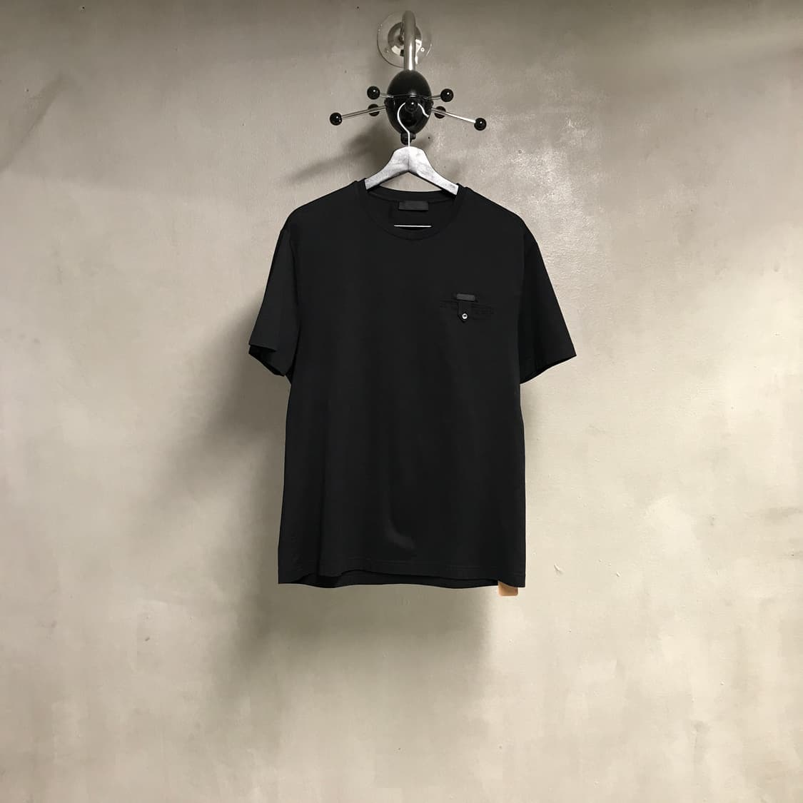 프라다 블랙 반팔 티셔츠 L 상품이미지1