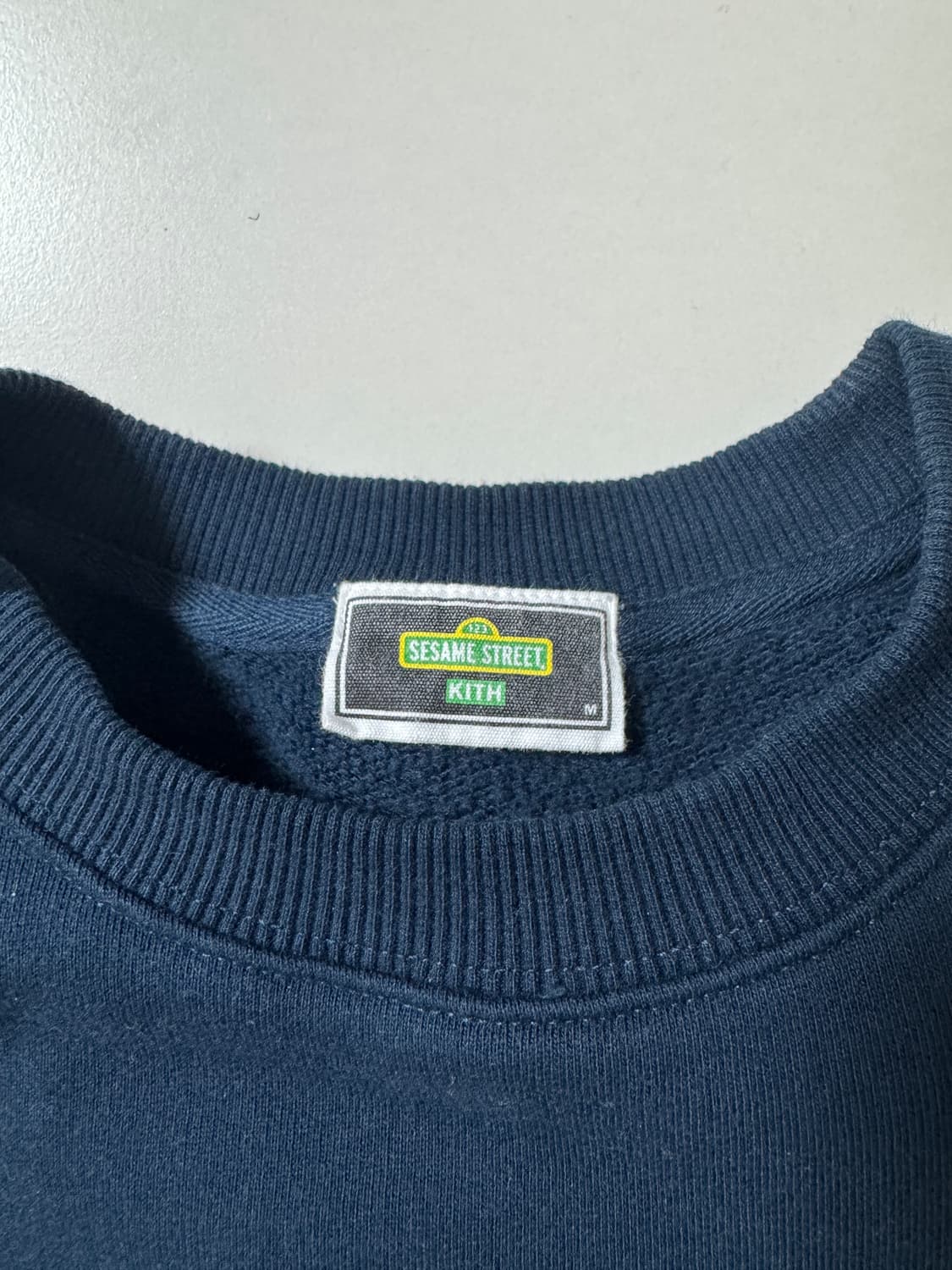 Kith x sesame street 맨투맨 판매합니다. 상품이미지2