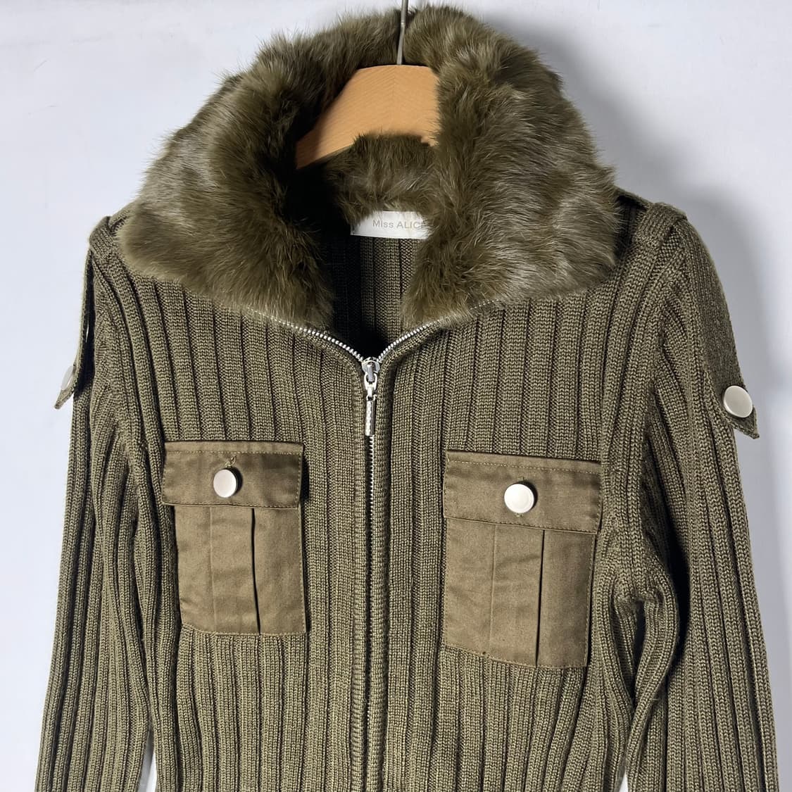 [Miss ALICE] 미스앨리스 퍼카라 투포켓 니트집업 상품이미지3