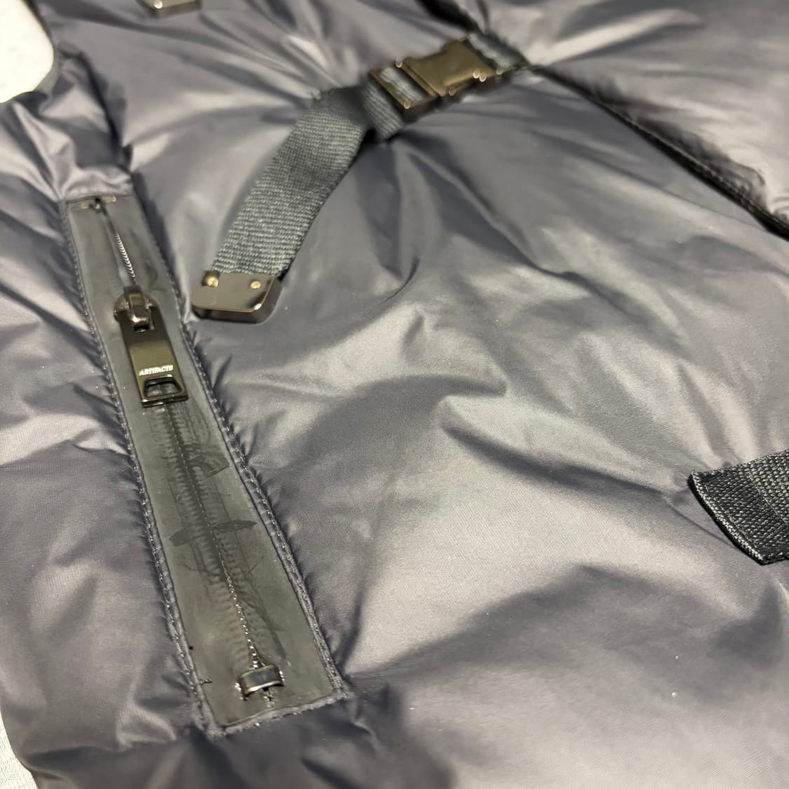 [1] 아트이프액츠 버클 패딩푸퍼조끼 상품이미지3