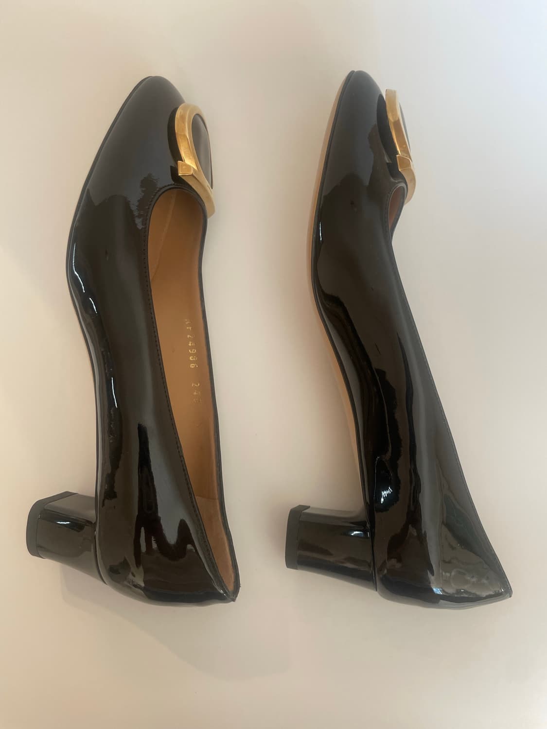 페라가모 네이비블루 간치니 펌프스 상품이미지4