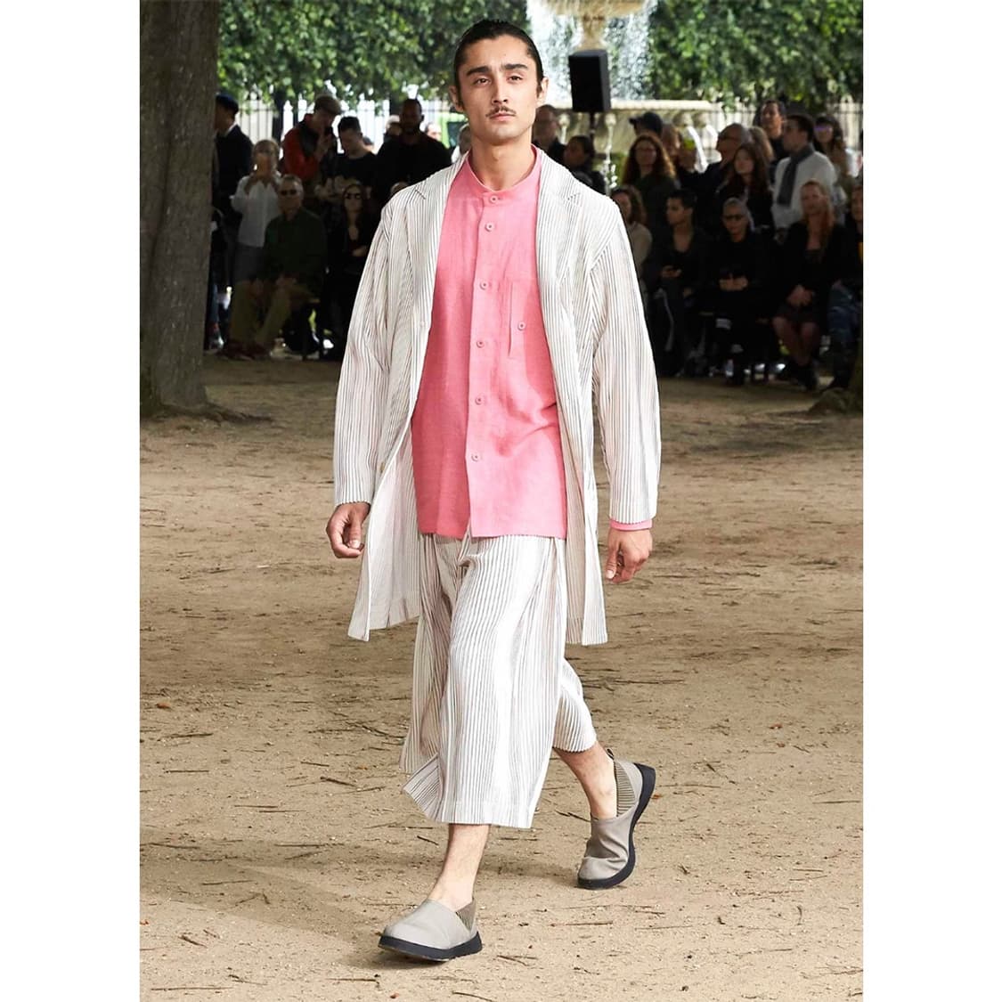 옴므플리세 이세이미야케 플리츠 스니커즈 상품이미지4