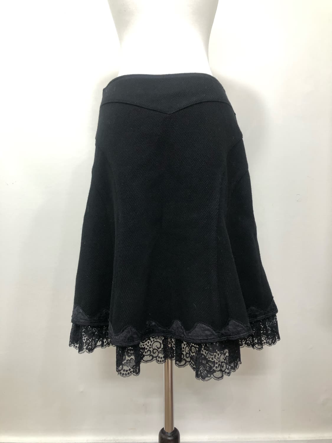 black lace detail midi skirt 상품이미지3