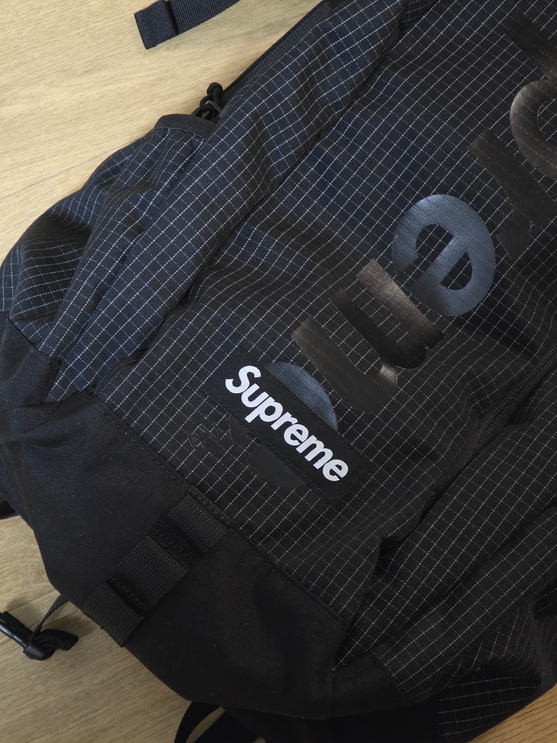 슈프림 백팩 블랙 24SS 상품이미지2