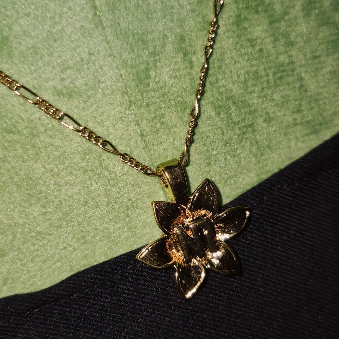 80s 프랑스 니나리치 꽃잎 로고 목걸이 상품이미지7