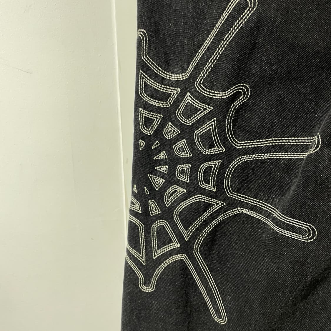 디스이즈네버댓 거미줄 자수 데님 팬츠 M 상품이미지4