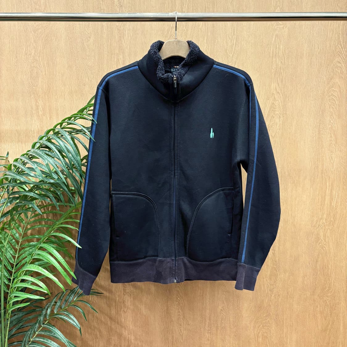 폴스미스 진스 하이넥 플리스 집업 자켓 소매 배색 스트라이프 디테일 블랙 상품이미지1