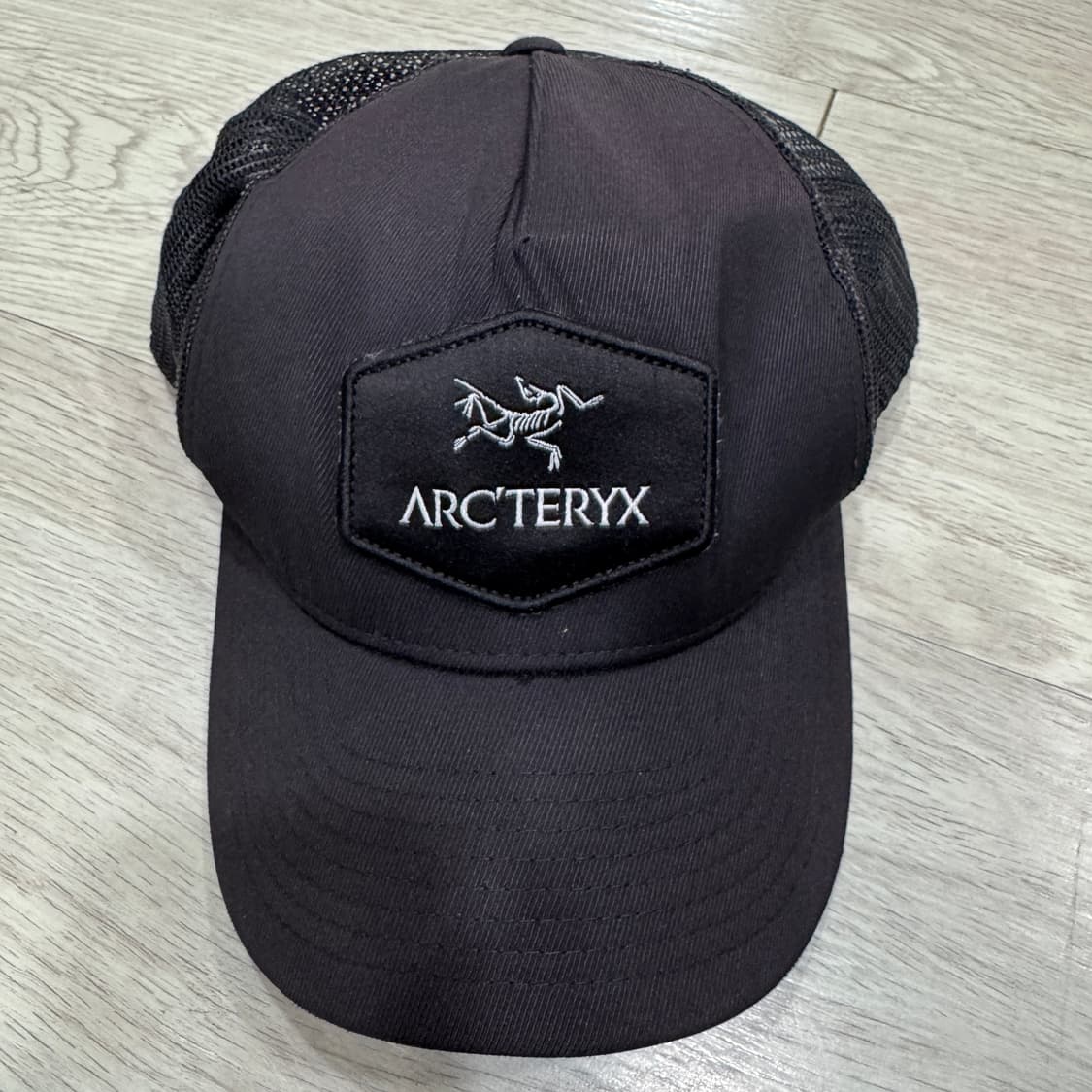 아크테릭스 블랙 메쉬캡 모자 상품이미지1