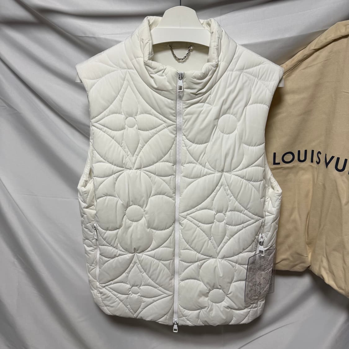 [S+급/50] 루이비통 모노그램 플라워 패딩 조끼 풀구성 상품이미지1