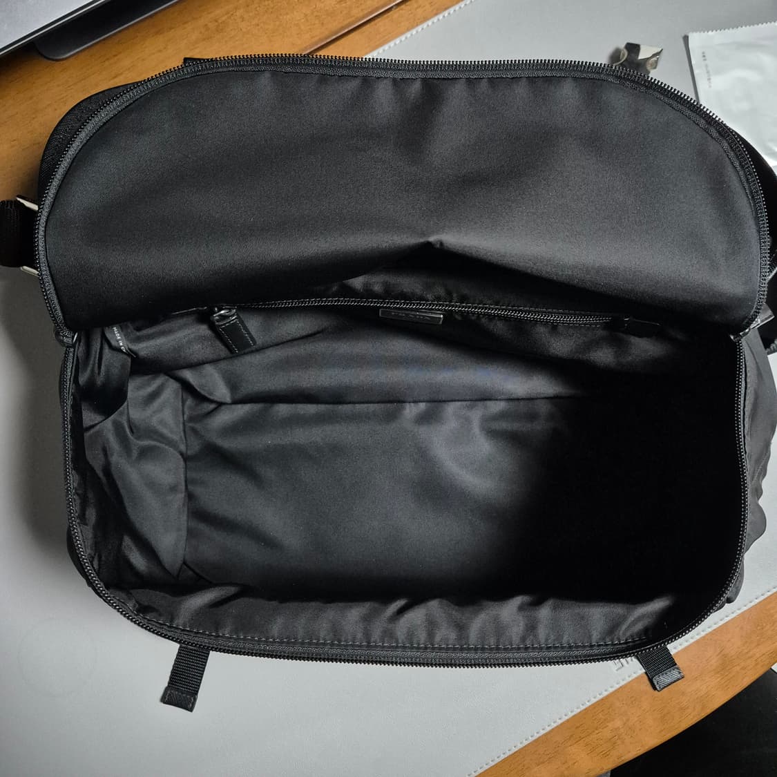 프라다 바이커백 L 라지 (2VH991) 상품이미지4