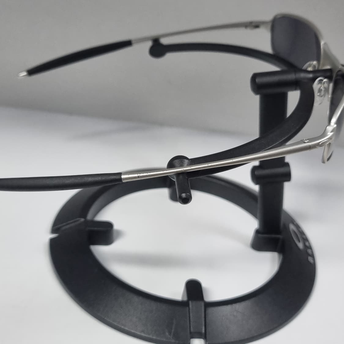 오클리 스퀘어와이어 2.0 스프링 실버 상품이미지4