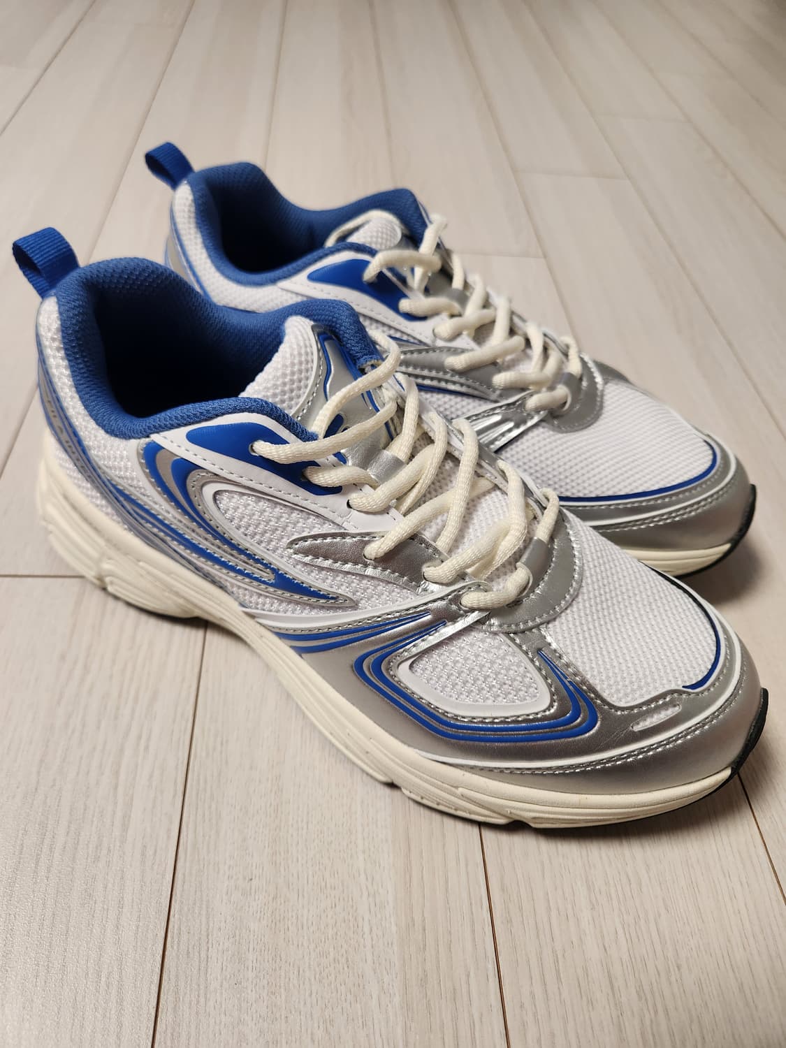 새상품급) 휠라 운동화 인터런 러닝화 사이즈245

러닝화/남녀공용/로우 상품이미지4