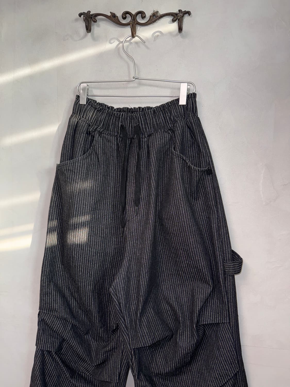 Charcoal sunflower pin tucked balloon pt 상품이미지4