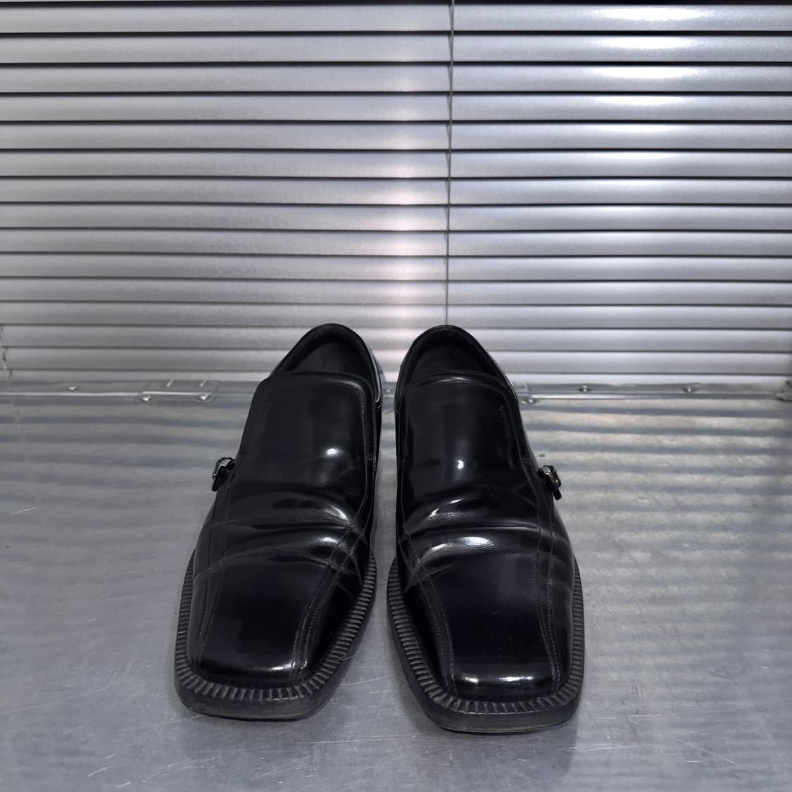 00s 블랙 프라다 스퀘어 토 버클 로퍼 상품이미지2