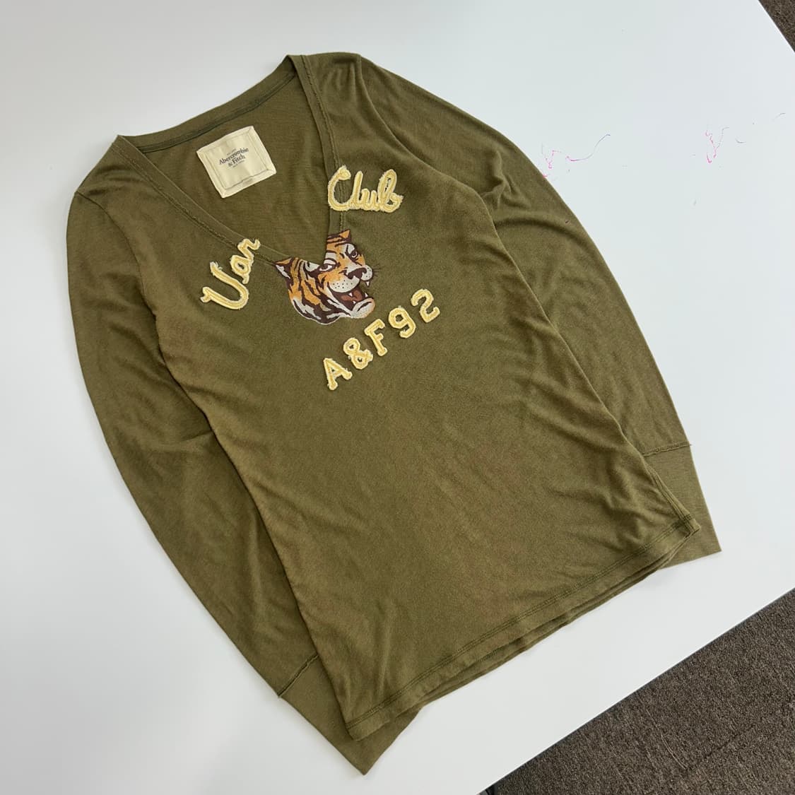 Abercrombie 아베크롬비 &fitch V넥 카키 롱슬리브 상품이미지3