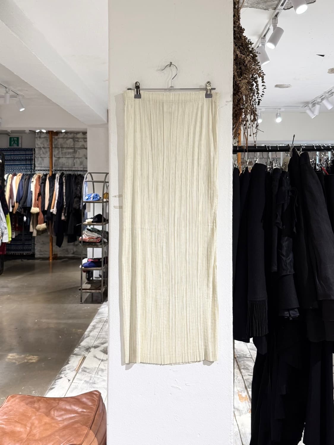 이세이 미야케 페테 아이보리 플리츠 롱 스커트 상품이미지1