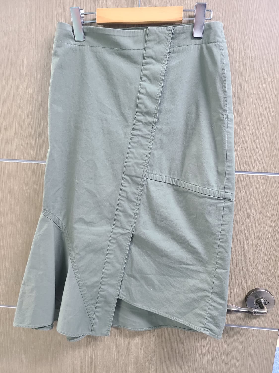 띠어리 면스판 언밸런스 스커트 카키 2 상품이미지1