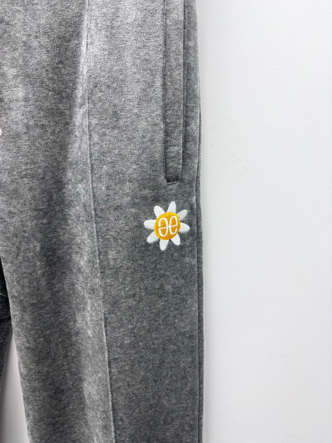 SS23 SUNFLOWER TRACK PANTS 상품이미지3