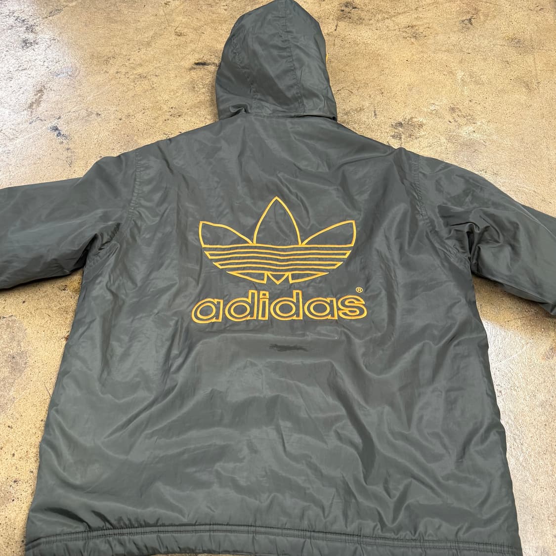 아디다스 카키 오렌지 숏패딩 95 상품이미지4