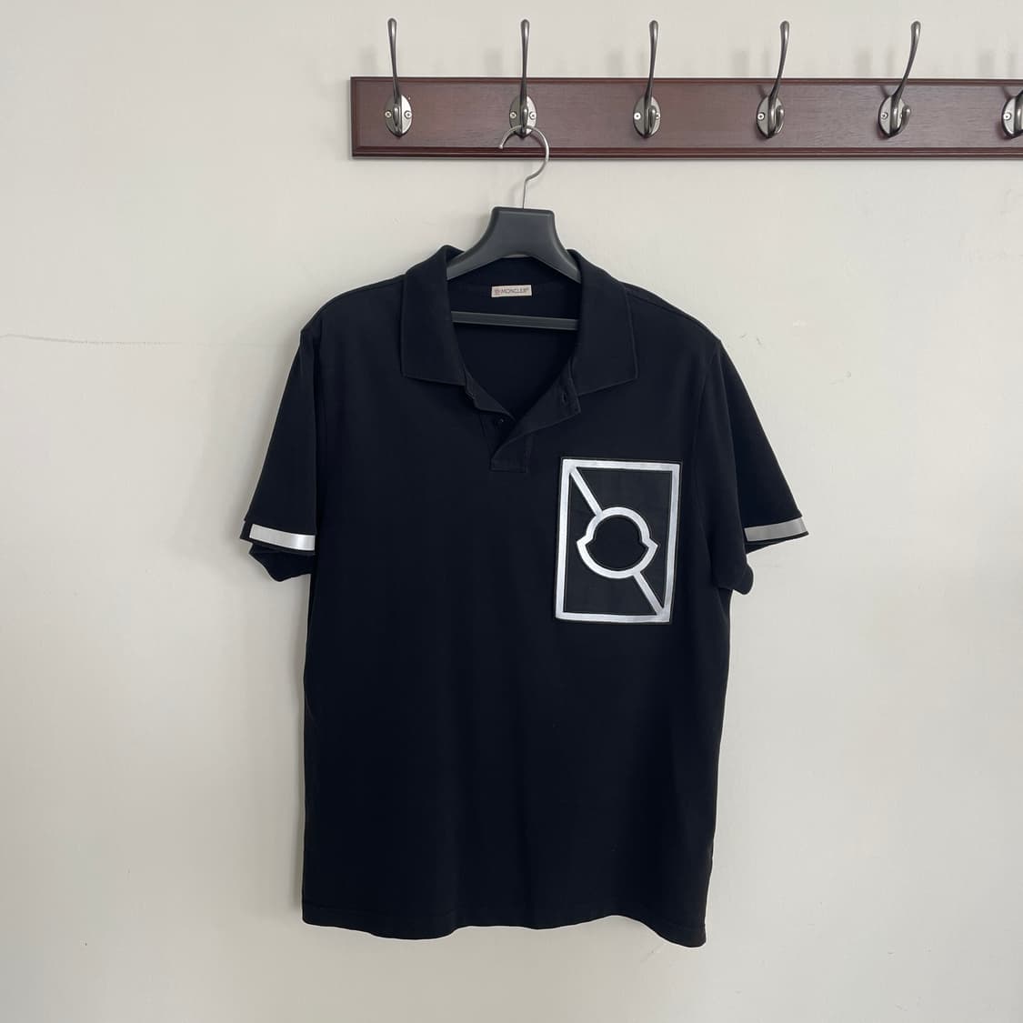 몽클레르 X 크레이그 그린 블랙 리플렉티브 PK 피케 폴로 반팔 티셔츠 상품이미지1