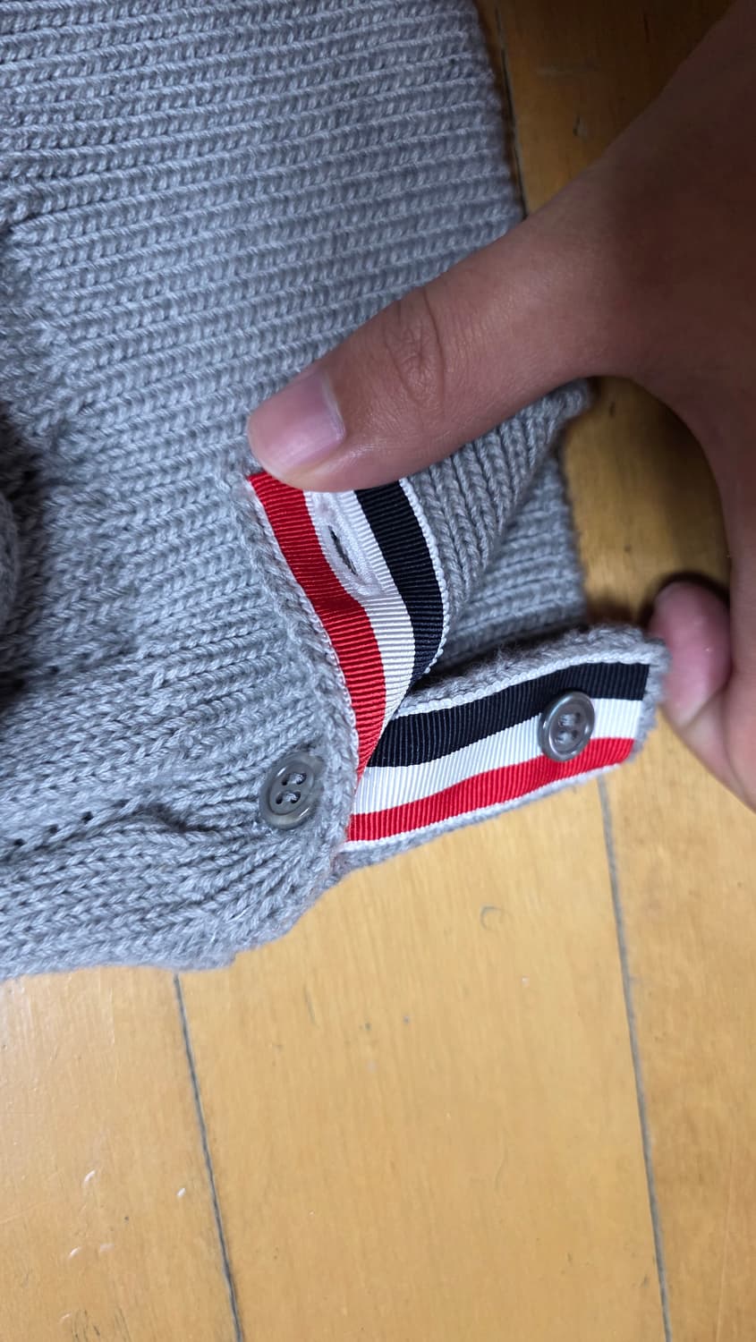 [3,새상품급]톰브라운 케이블 니트 그레이 상품이미지5