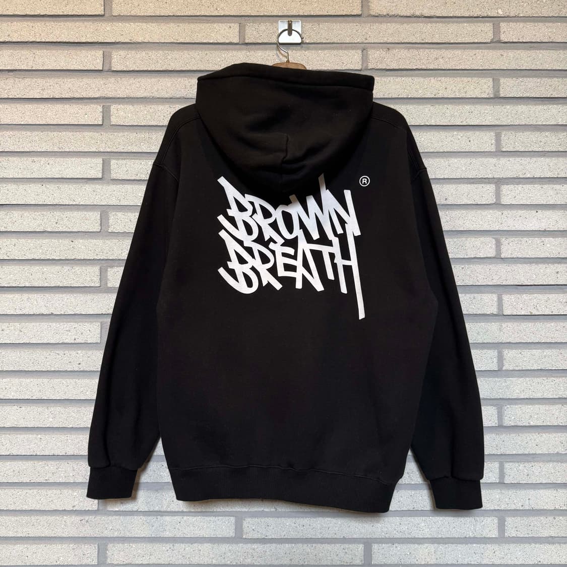 브라운브레스 후면 프린팅 오버핏 후드티 블랙 컬러  상품이미지2