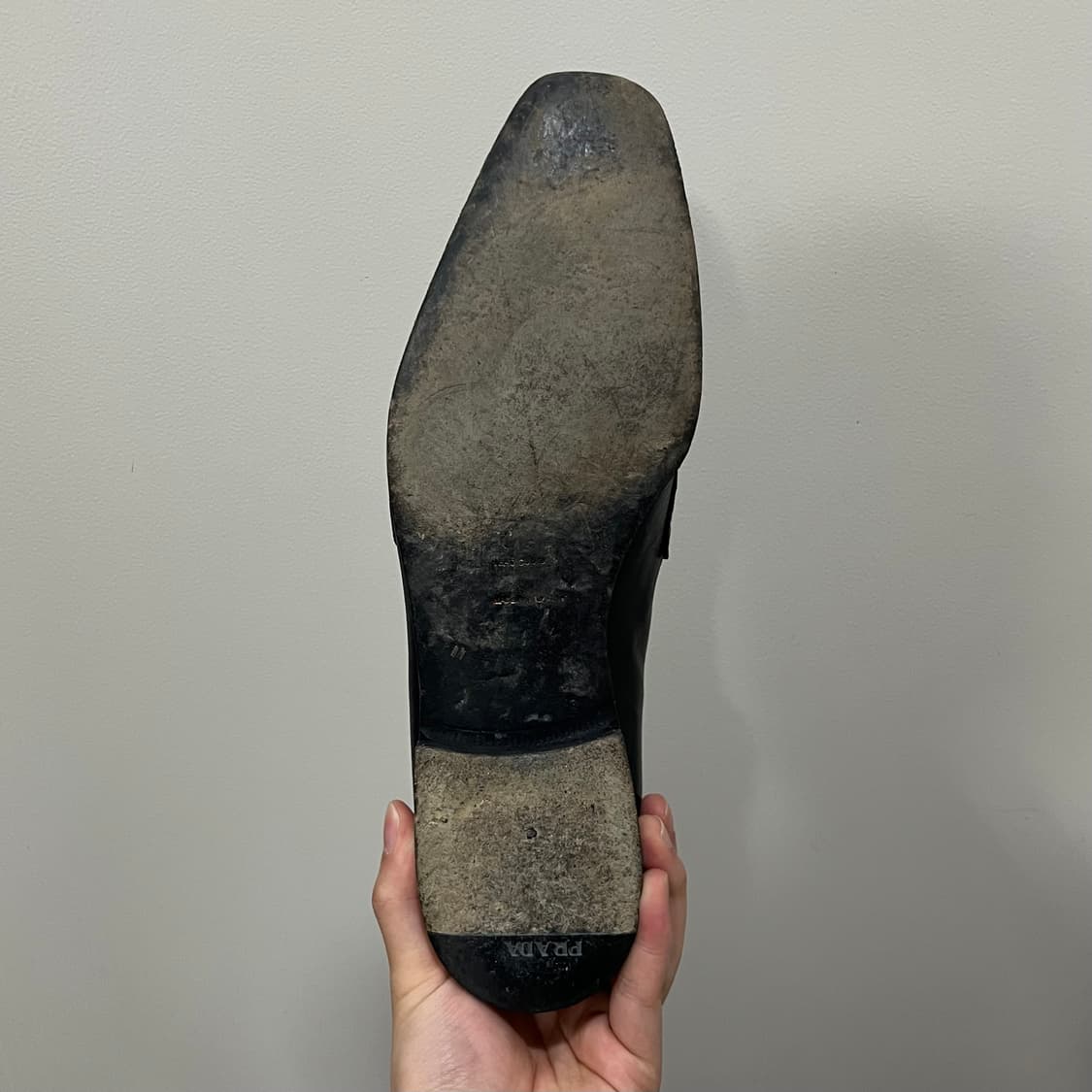 Prada Buckle Loafers 상품이미지8