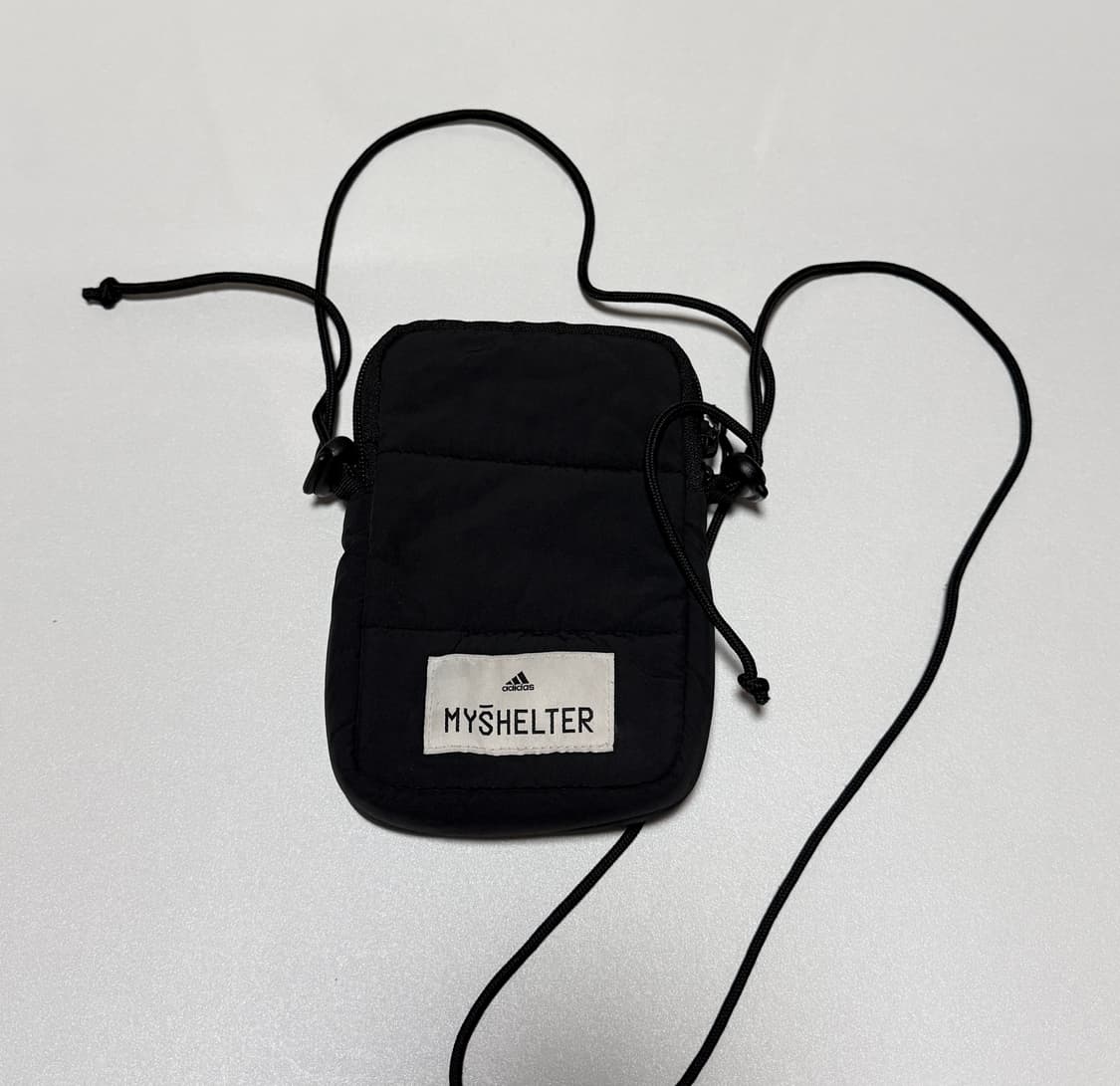 아디다스 패딩 크로스백 가방 블랙 상품이미지2