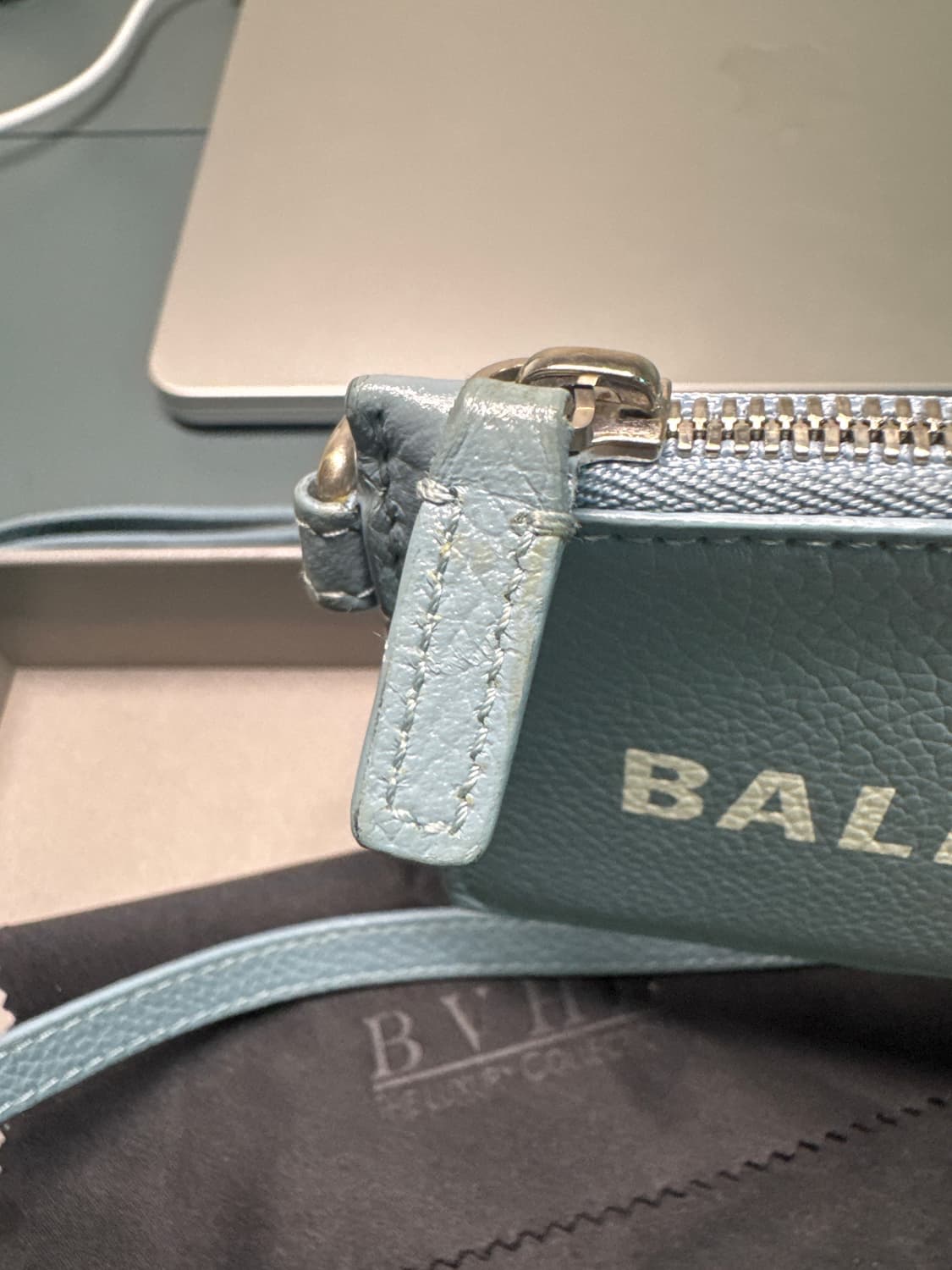 발렌시아가 카드홀더 넥스트랩 그레이 풀구성 상품이미지6