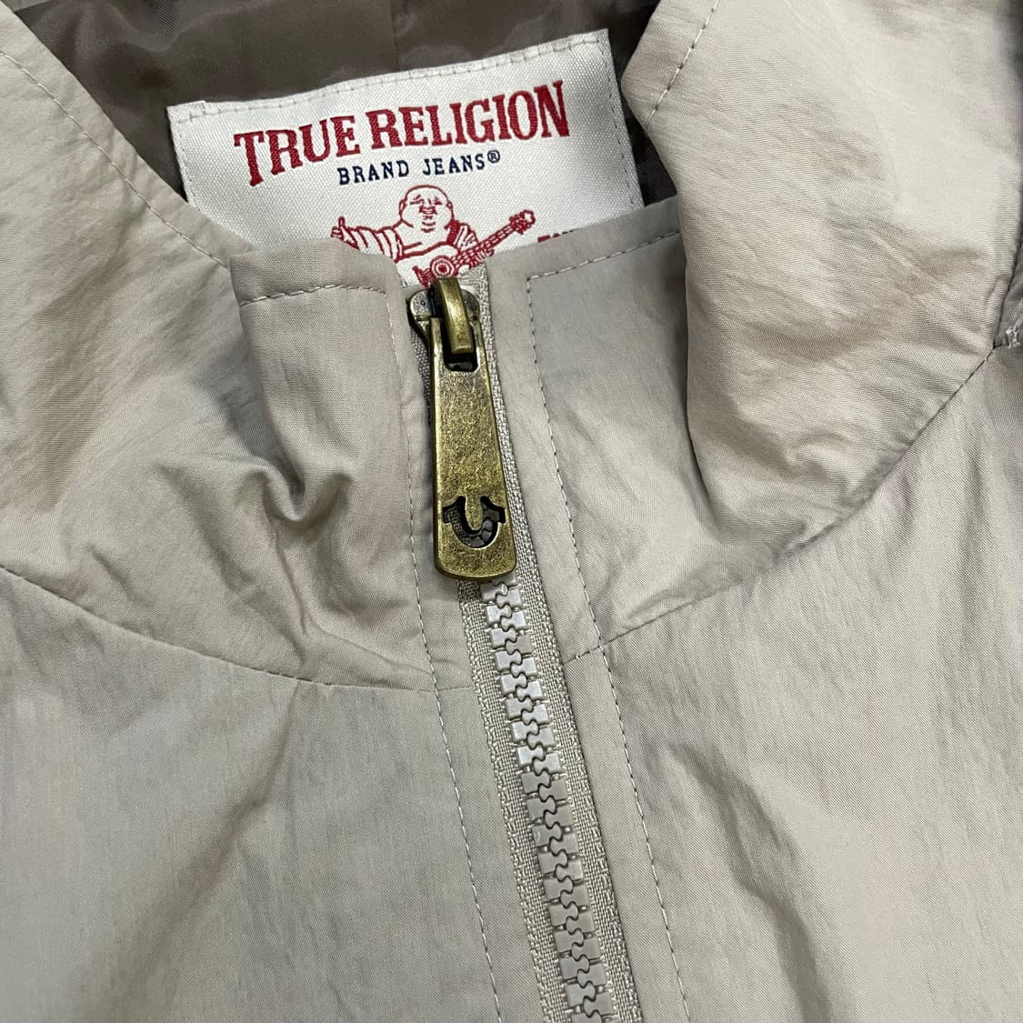 트루릴리전 스펠 로고 바람막이 후드 자켓 베이지 상품이미지5