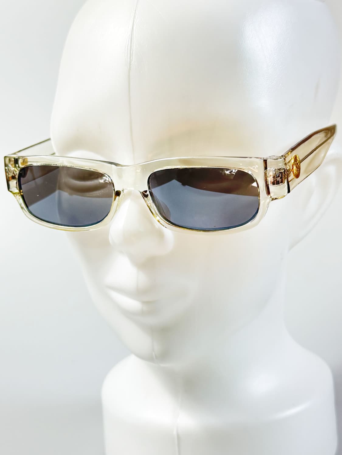 90s 유럽제 클리어 볼드 스퀘어 골드 엠블럼 빈티지 선글라스 상품이미지9