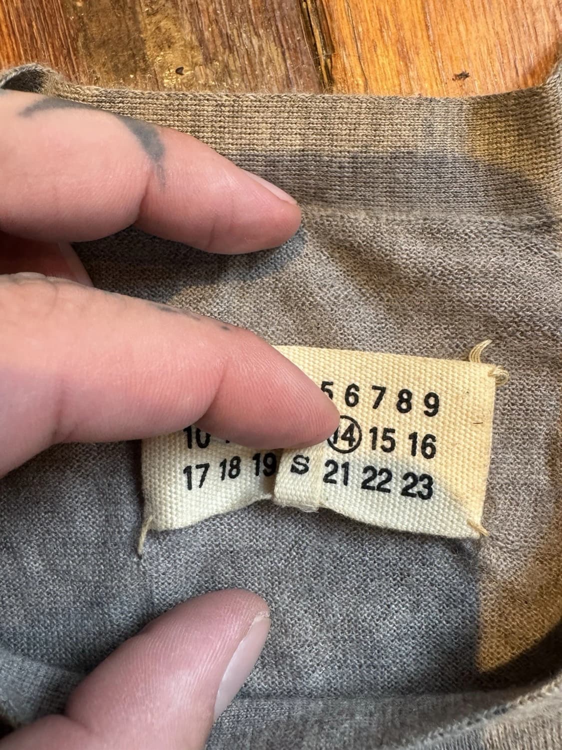 메종 마르지엘라 회색 래글런 슬리브 스웨터 상품이미지5