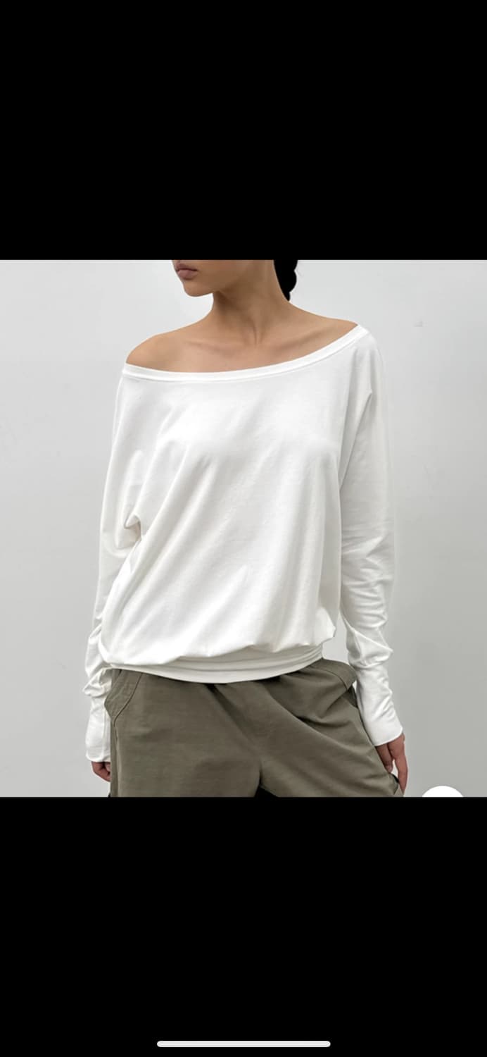 블랙업 오프숄더 긴팔티 화이트 상품이미지2