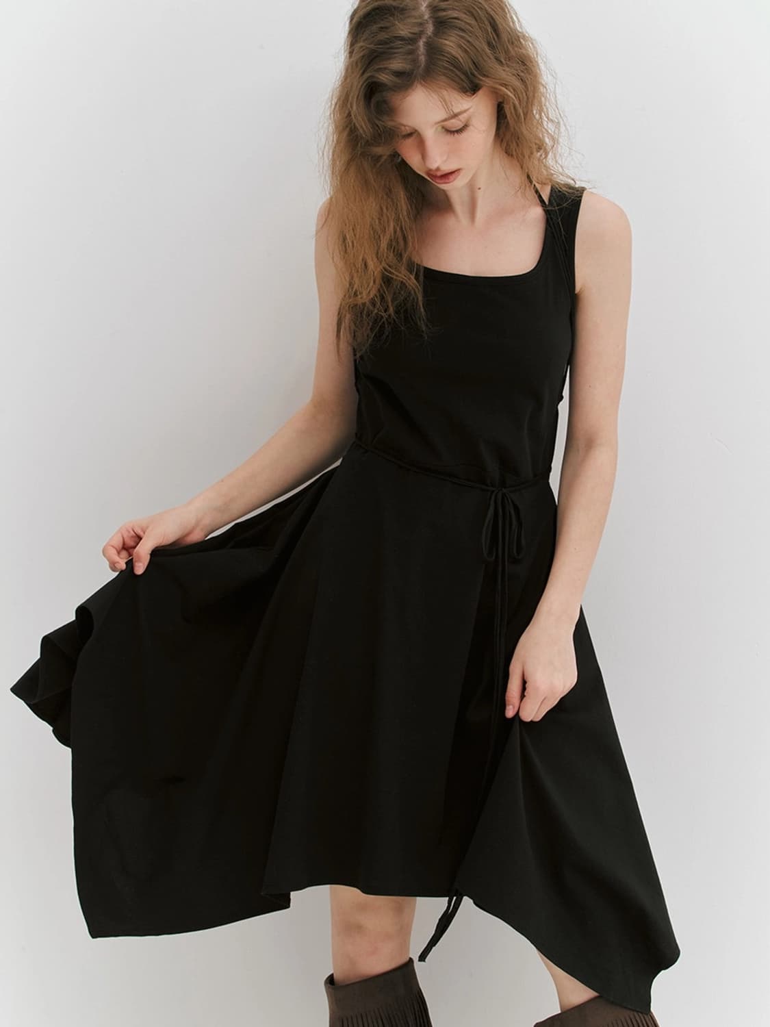 민더리 STRAP CUTTING JERSEY DRESS - BLACK 상품이미지2