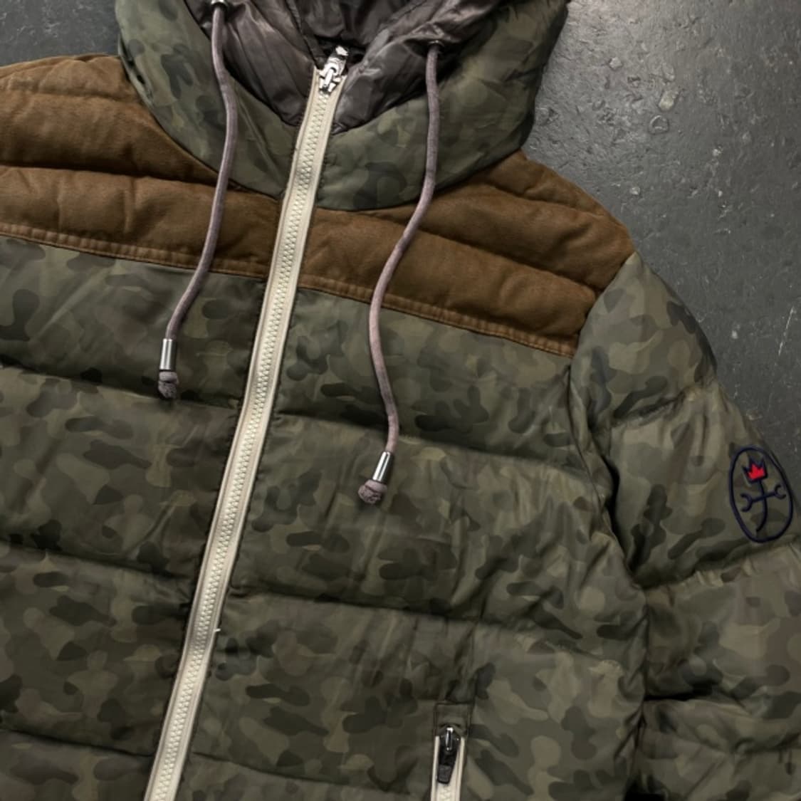 100 까스텔바작 카모 패딩 상품이미지2