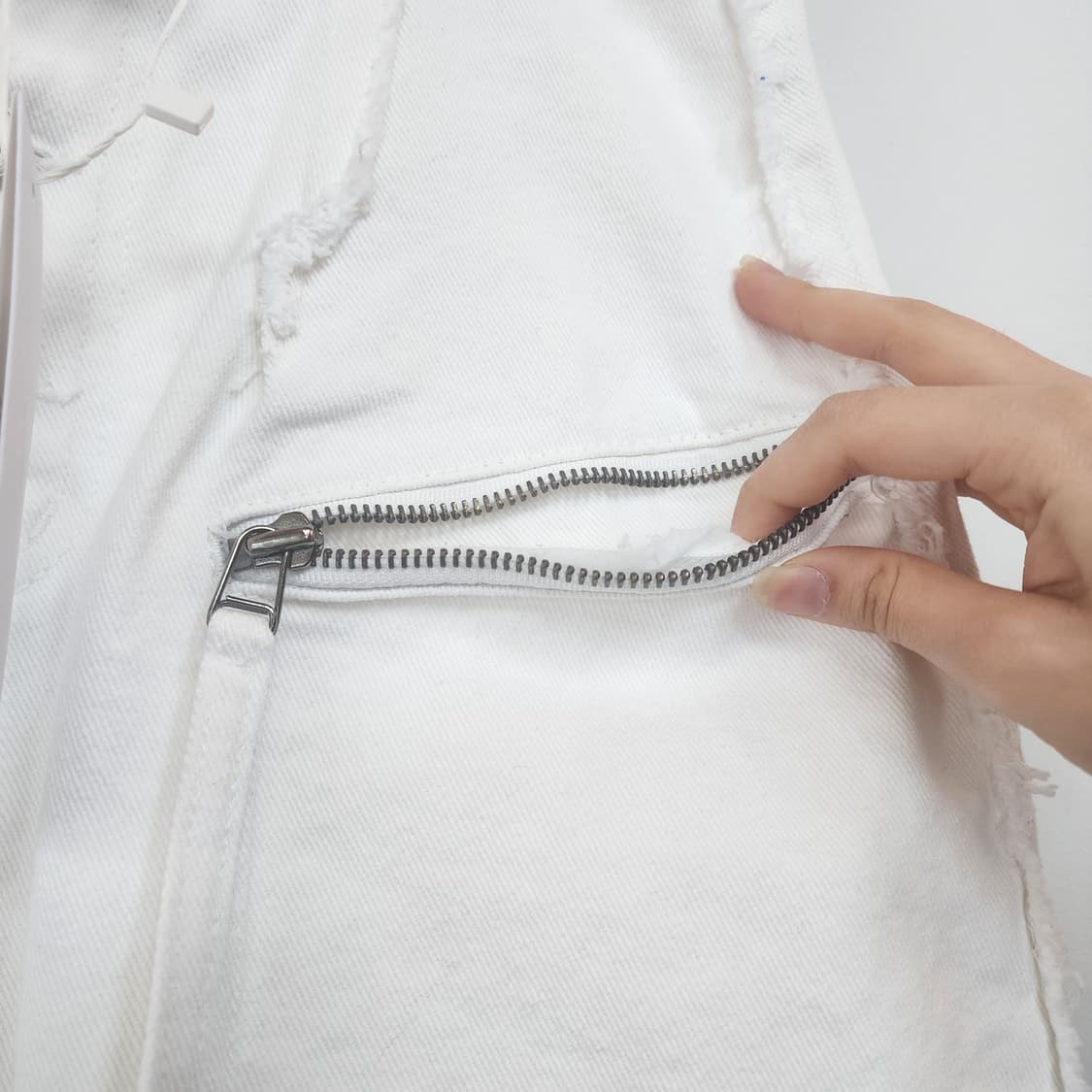 스타일난다 화이트 데님 컷팅 스커트 상품이미지6