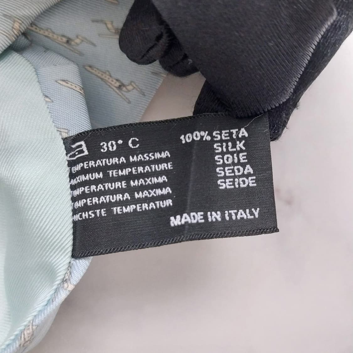 베르사체 실크 스카이블루 패턴 넥타이 9cm B등급 K1076
 상품이미지10