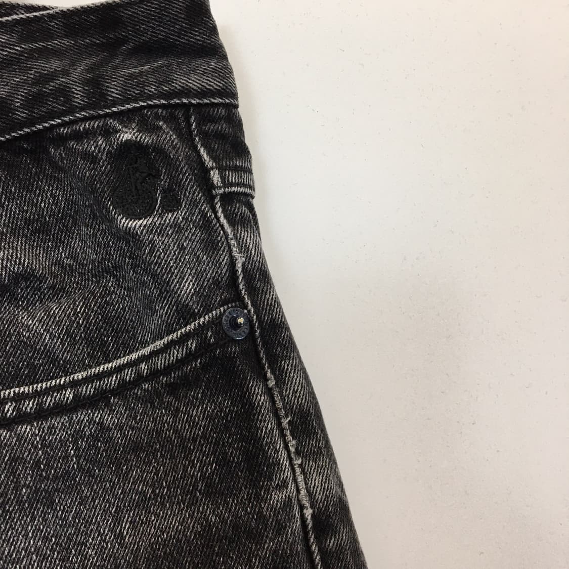 빈폴x킴존스 자수로고 워시드블랙 워싱 데님진 33-34  상품이미지2